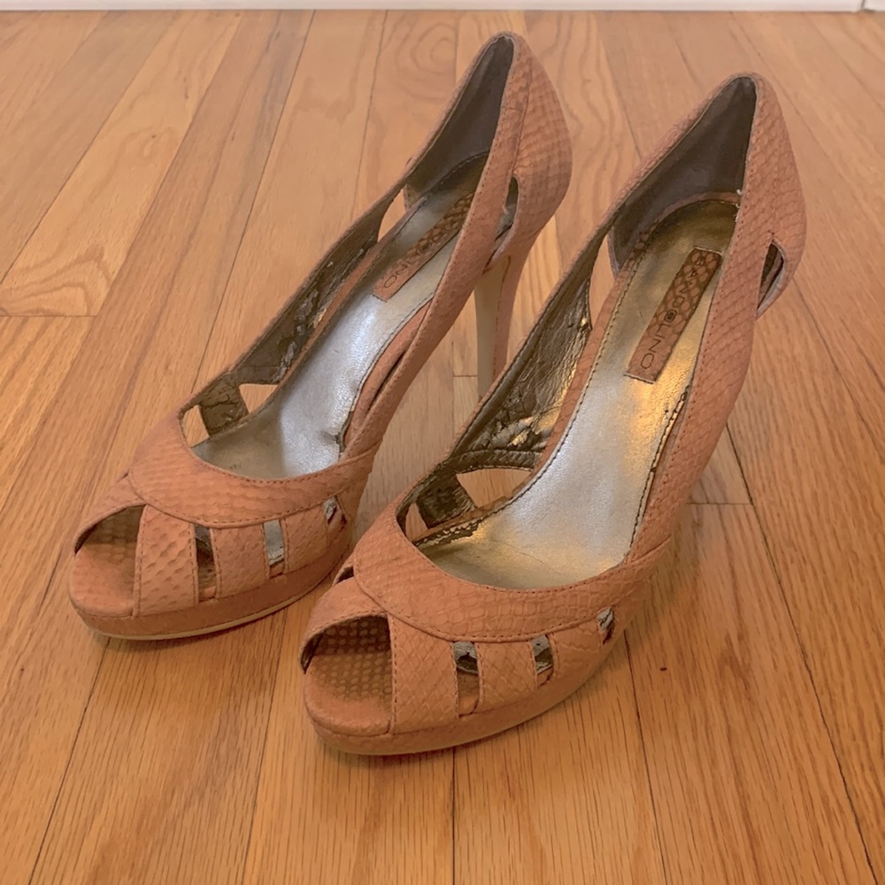 Bandolino Leather Pink Pump Heels